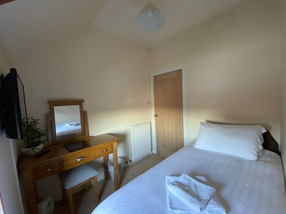 Economy Single Room, Shared Bathroom