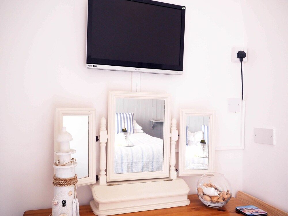 The New England Superior Double Room, 1 Bedroom, Balcony, Sea View 6