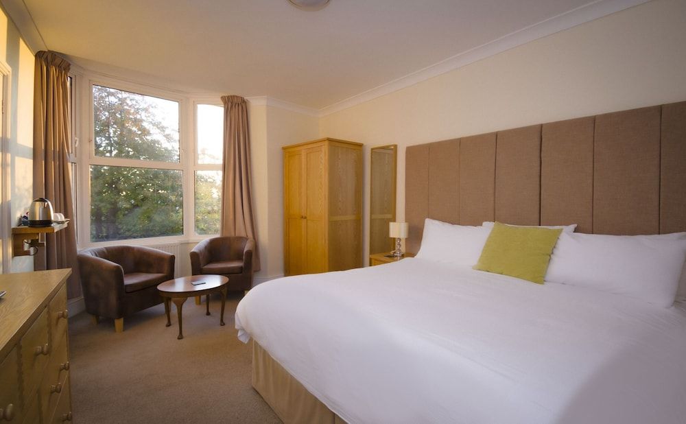 Crofton House Hotel Suite, Ensuite 5