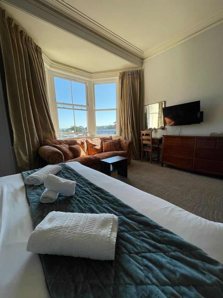 Crofton House Hotel Deluxe Suite, Ensuite, Sea View 6