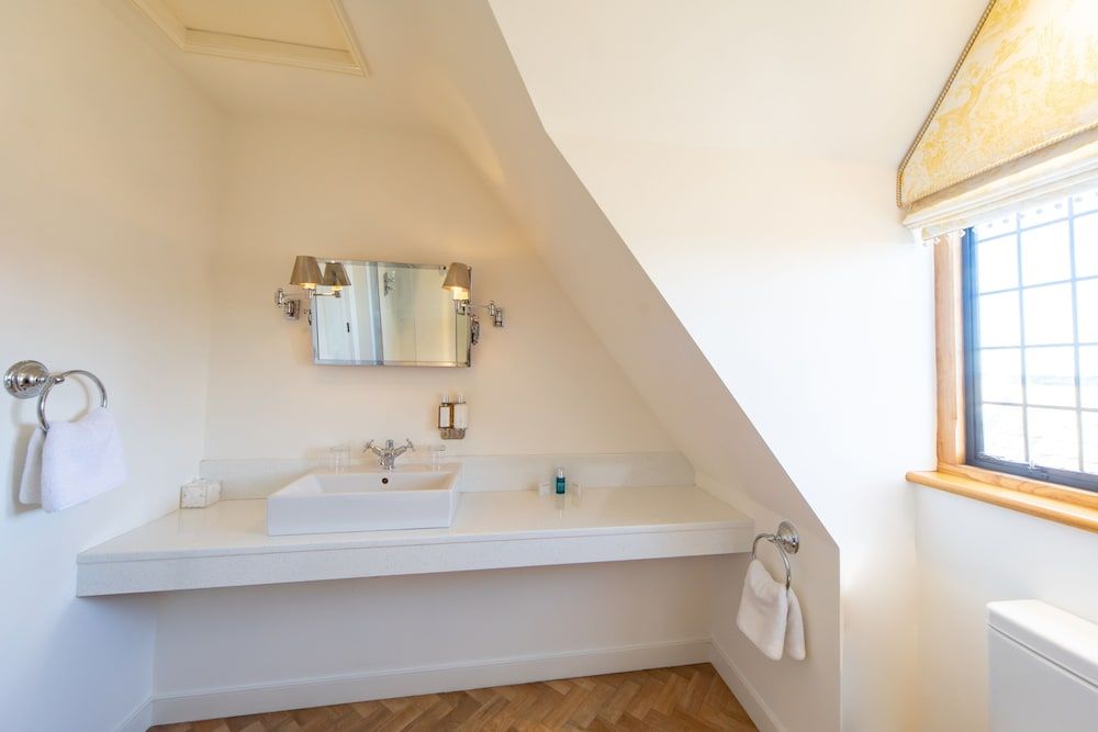 The Old Hall Ely Standard Double or Twin Room, Ensuite 8