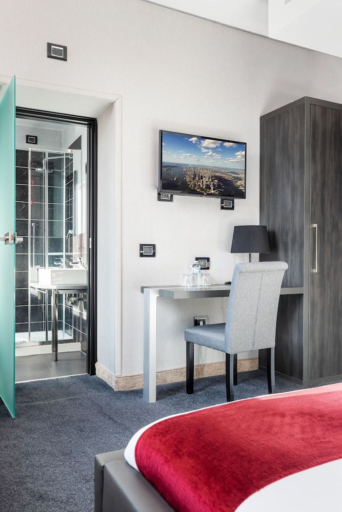 The Bryson Hotel Standard Double Room, 1 Double Bed 9