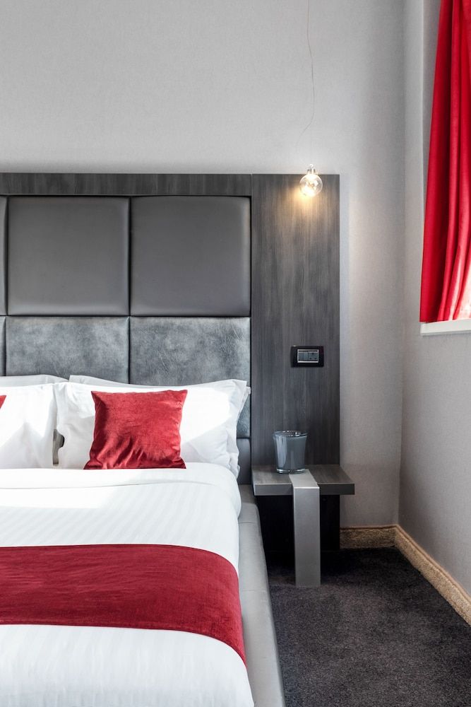 The Bryson Hotel Standard Double Room, 1 Double Bed 4