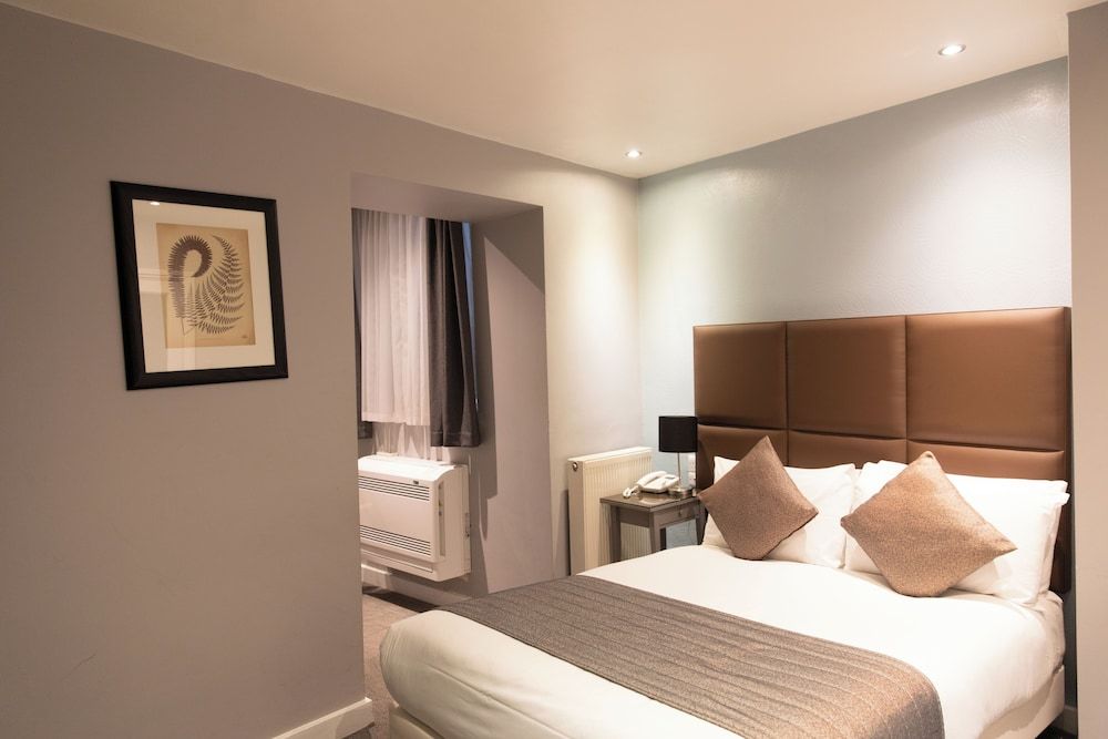 Duke of Leinster Double Room 3