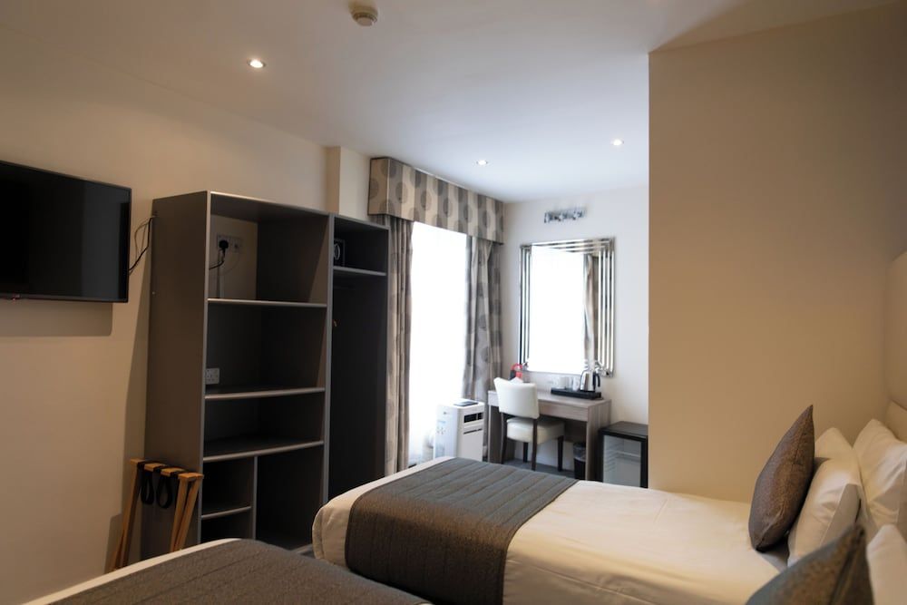 Duke of Leinster Twin Room 2