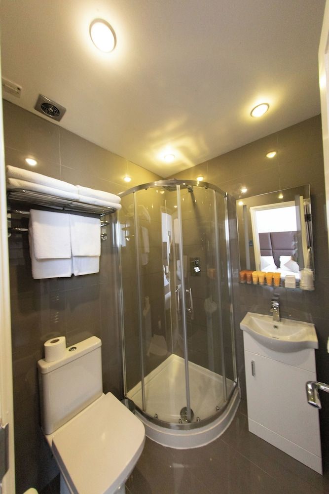 Duke of Leinster Twin Room 7