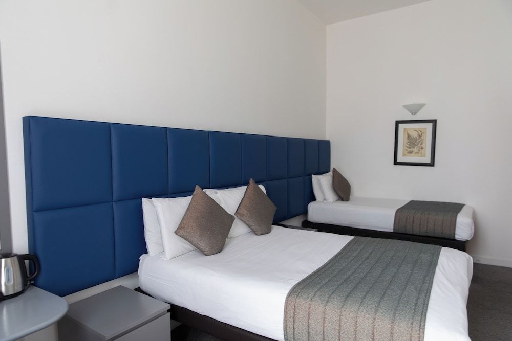 Duke of Leinster Twin Room 4