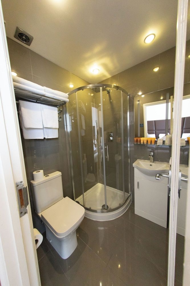 Duke of Leinster Twin Room 10