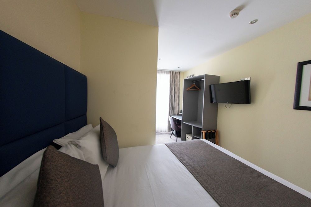 Duke of Leinster Double Room 17