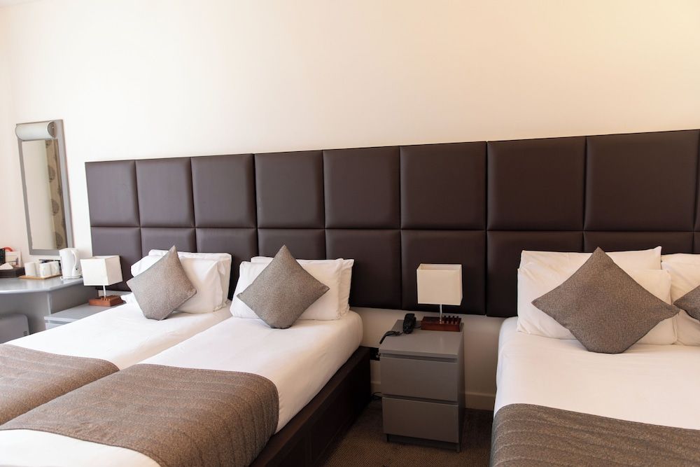 undefined Duke of Leinster 10