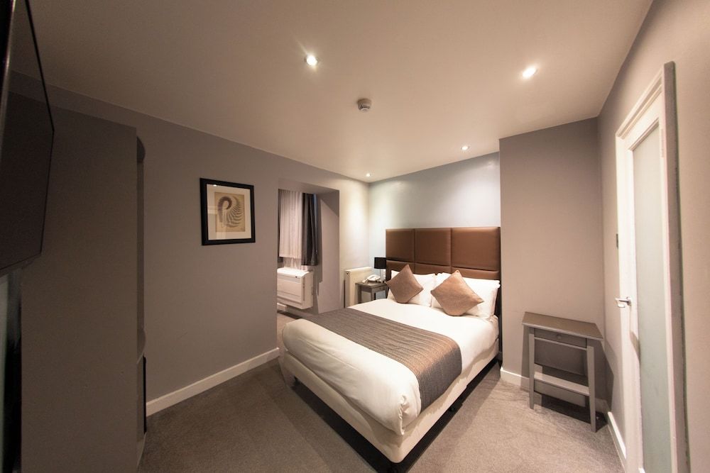 Duke of Leinster Double Room 10