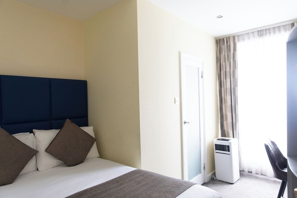 Duke of Leinster Double Room 9