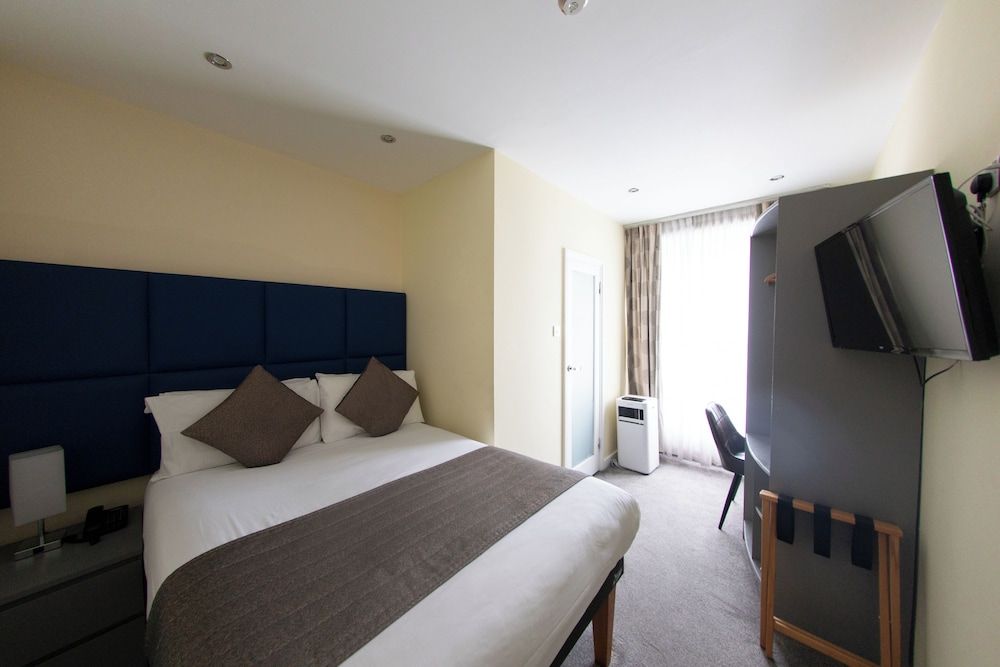 Duke of Leinster Double Room 14