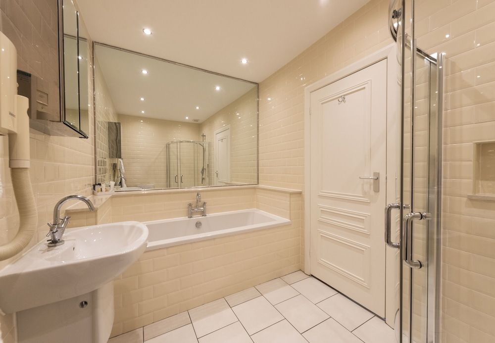 Statham Lodge Hotel Single Room 2