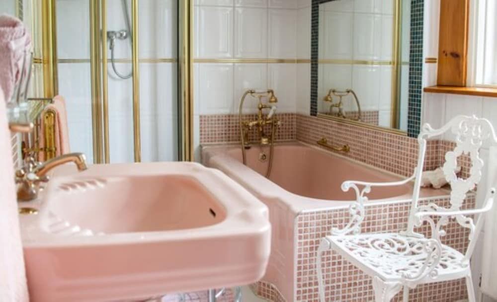 Juliette's Bed and Breakfast Deluxe Double Room 3