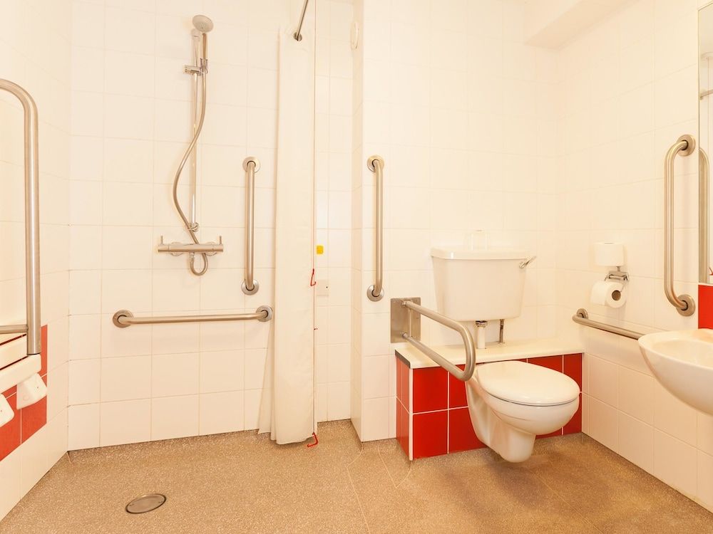 undefined Travelodge Cardiff Atlantic Wharf Hotel 9