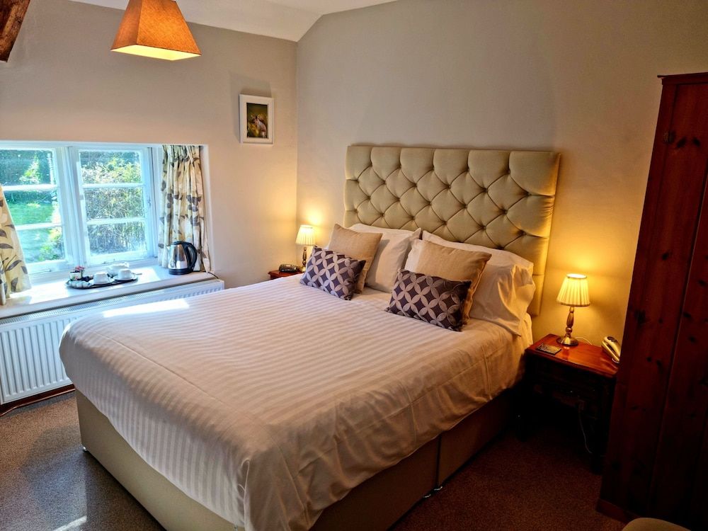 Collaven Manor Hotel Classic Double Room 2