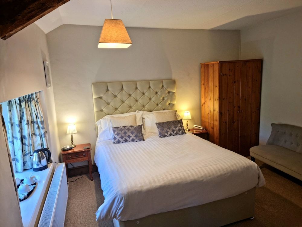 Collaven Manor Hotel Classic Double Room 3