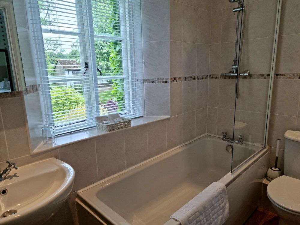 Collaven Manor Hotel Double or Twin Room (Feature) 14