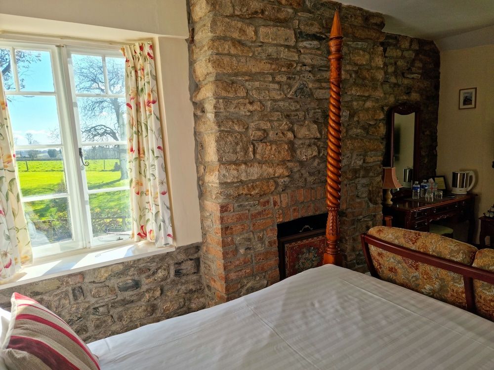 Collaven Manor Hotel Double or Twin Room (Feature) 9