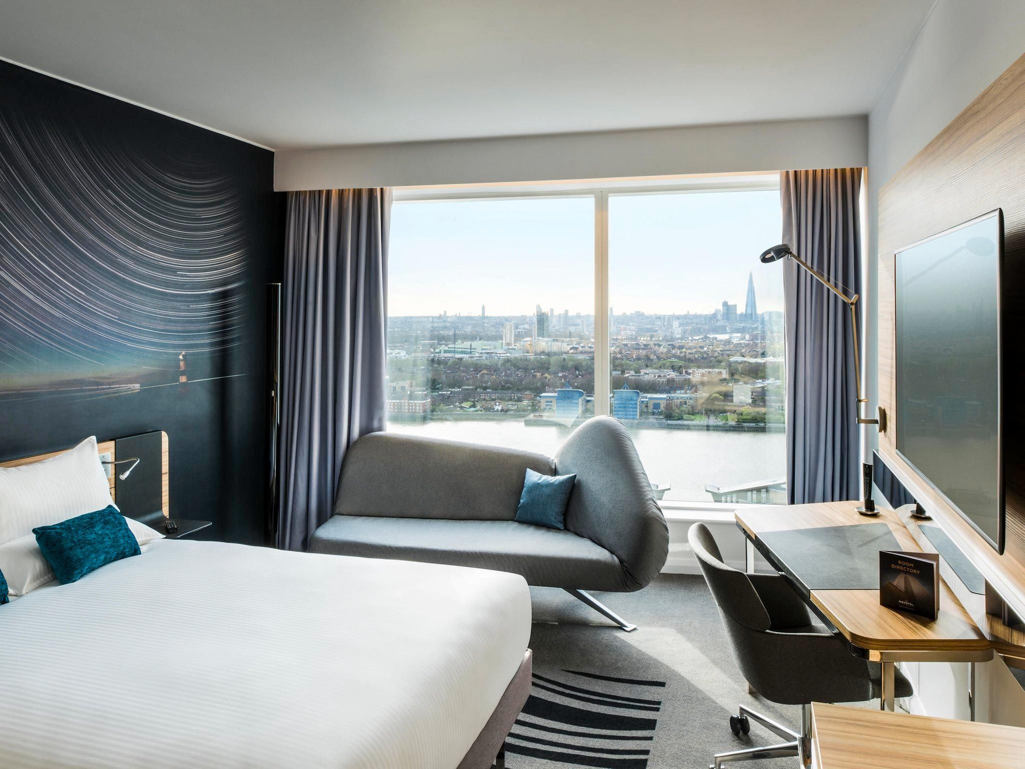 Novotel London Canary Wharf Hotel Superior Double Room 2