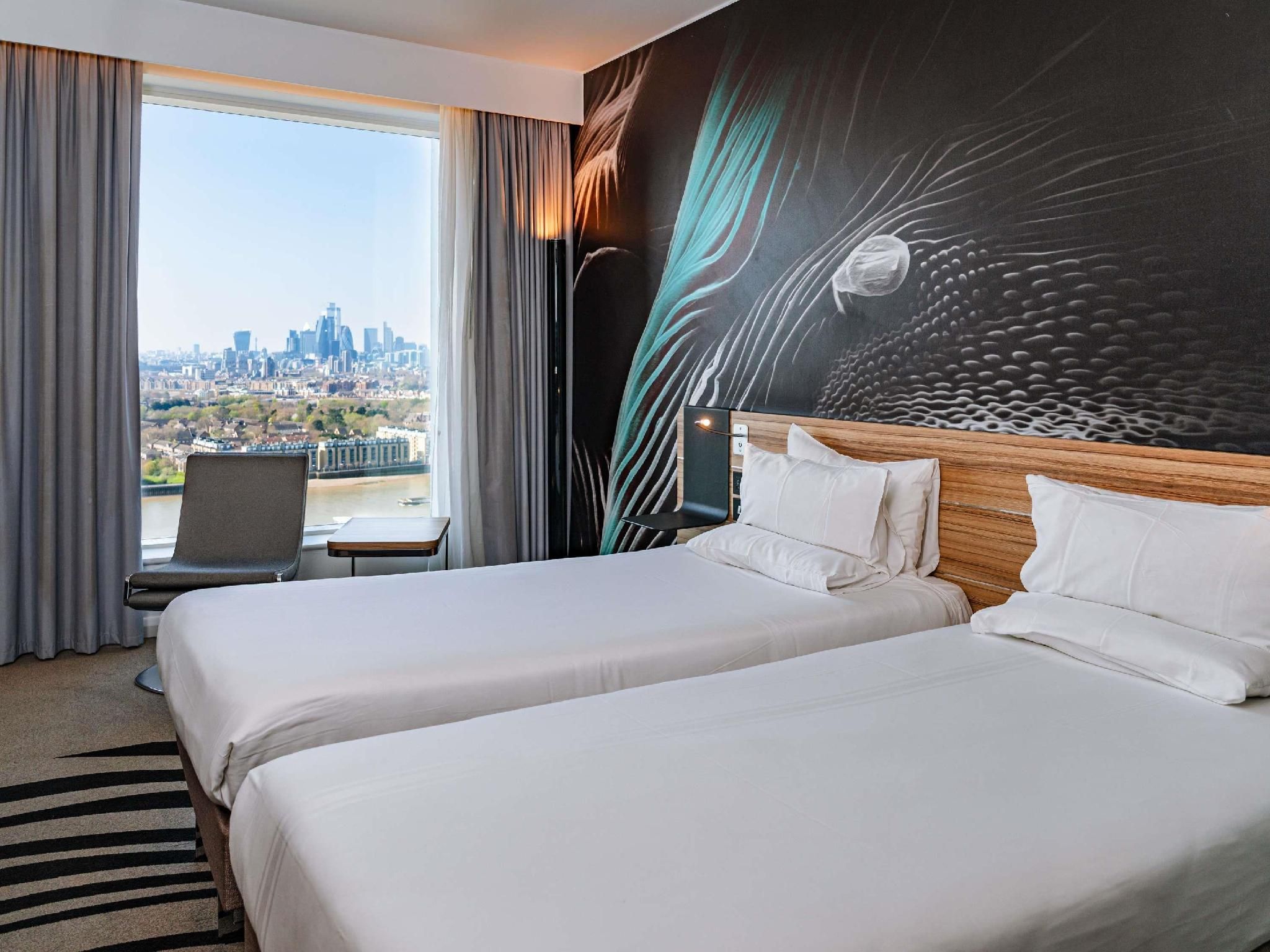 Superior Twin Room with City View