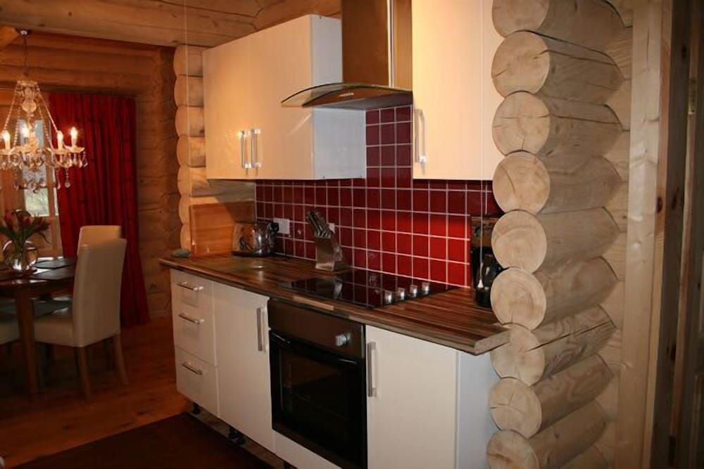 BCC Loch Ness Log Cabins Standard Chalet, 1 Bedroom (Four Poster Bed) 3