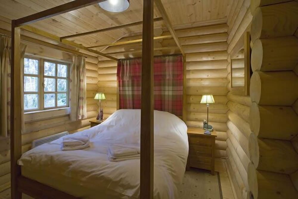 undefined BCC Loch Ness Log Cabins 8