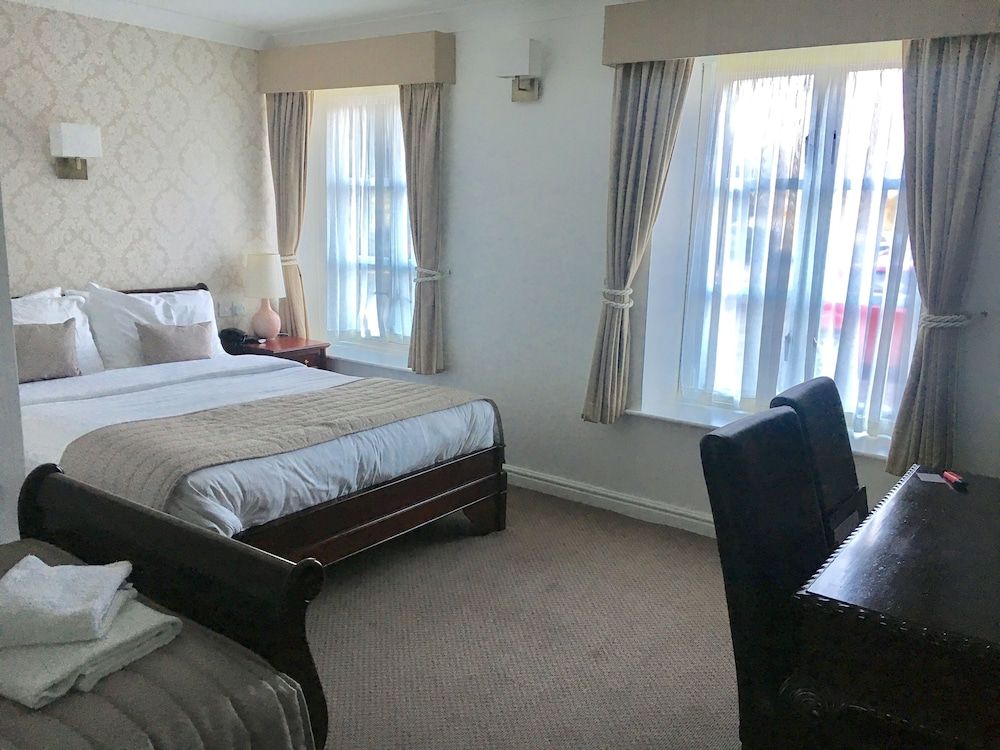 Normanton Park Hotel, Sure Hotel Collection by Best Western Standard Room, Multiple Beds, Non Smoking 4