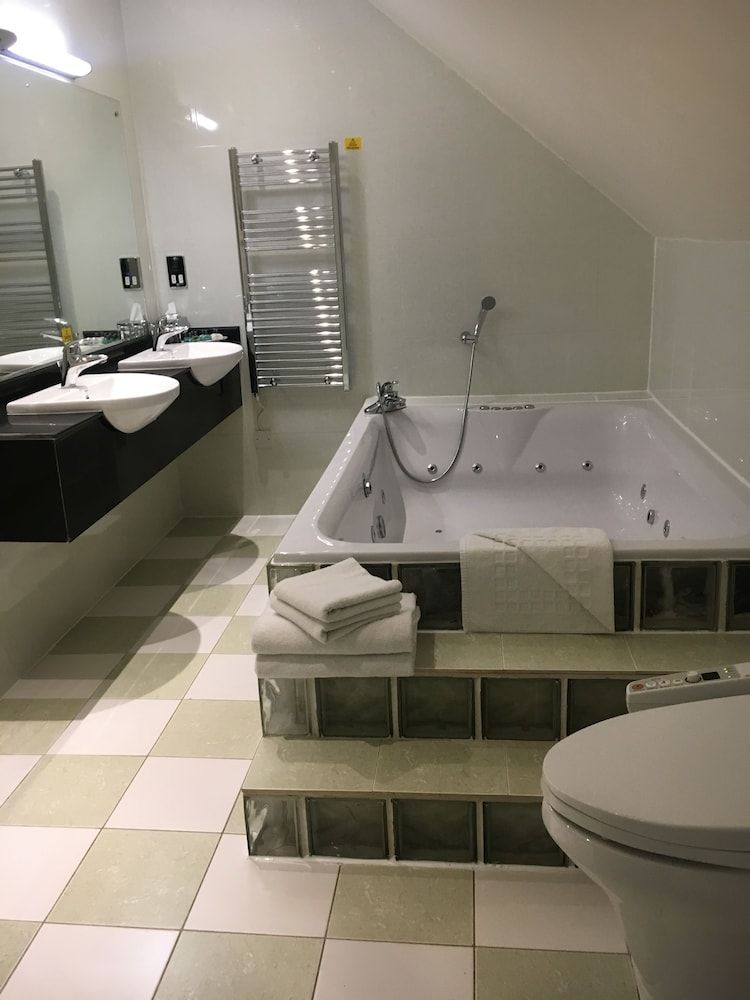 Normanton Park Hotel, Sure Hotel Collection by Best Western Superior Suite, 1 Double Bed, Non Smoking (Four Poster Bed) 7