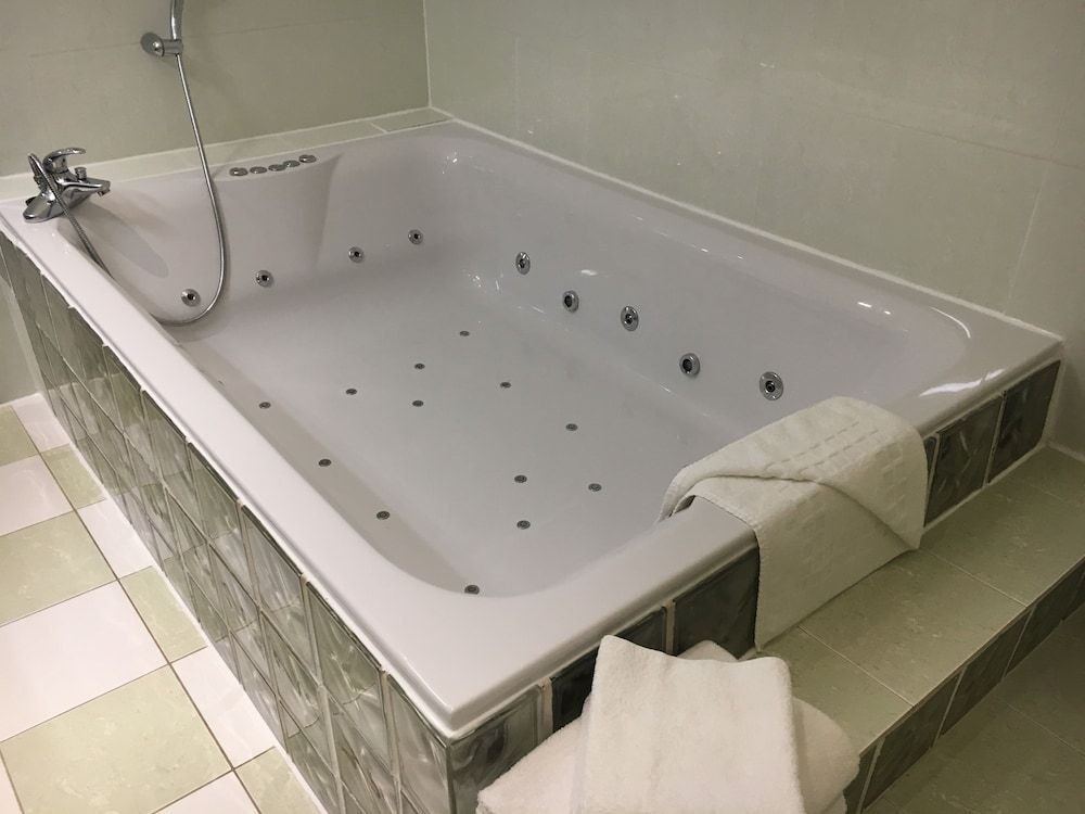 Normanton Park Hotel, Sure Hotel Collection by Best Western Superior Suite, 1 Double Bed, Non Smoking (Four Poster Bed) 6