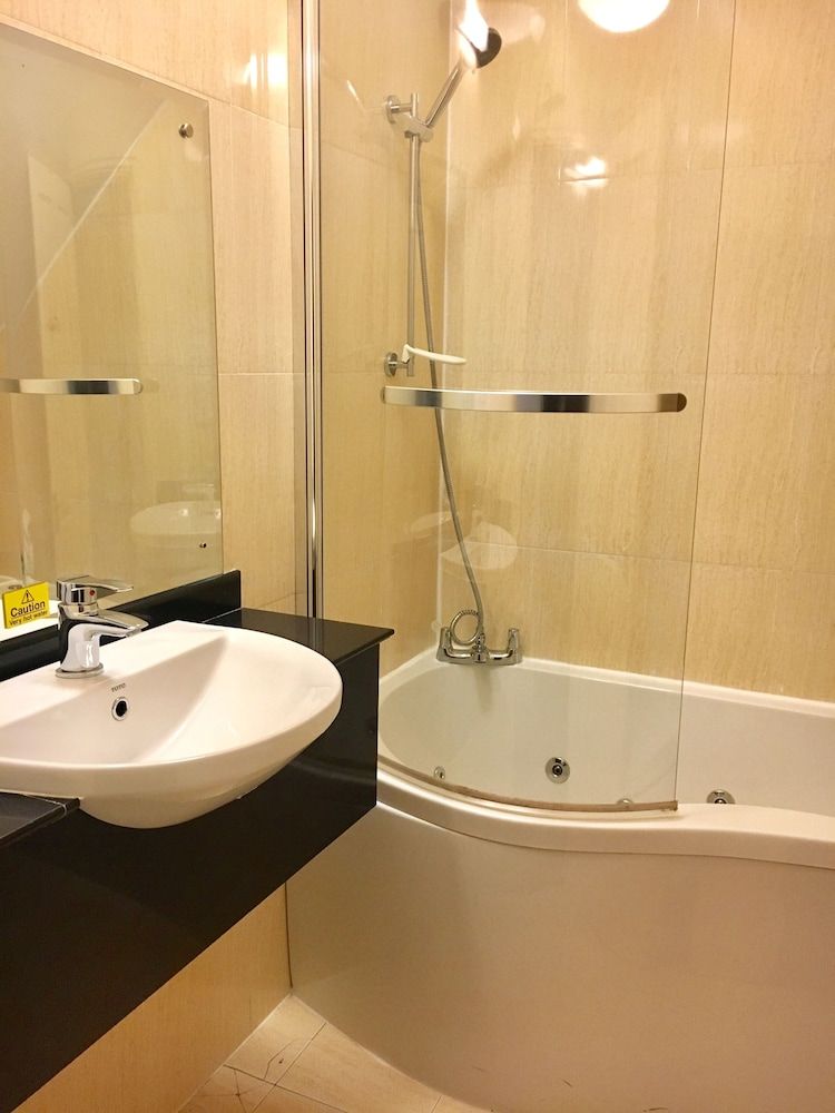 Normanton Park Hotel, Sure Hotel Collection by Best Western Superior Room, 1 Double Bed, Non Smoking 5