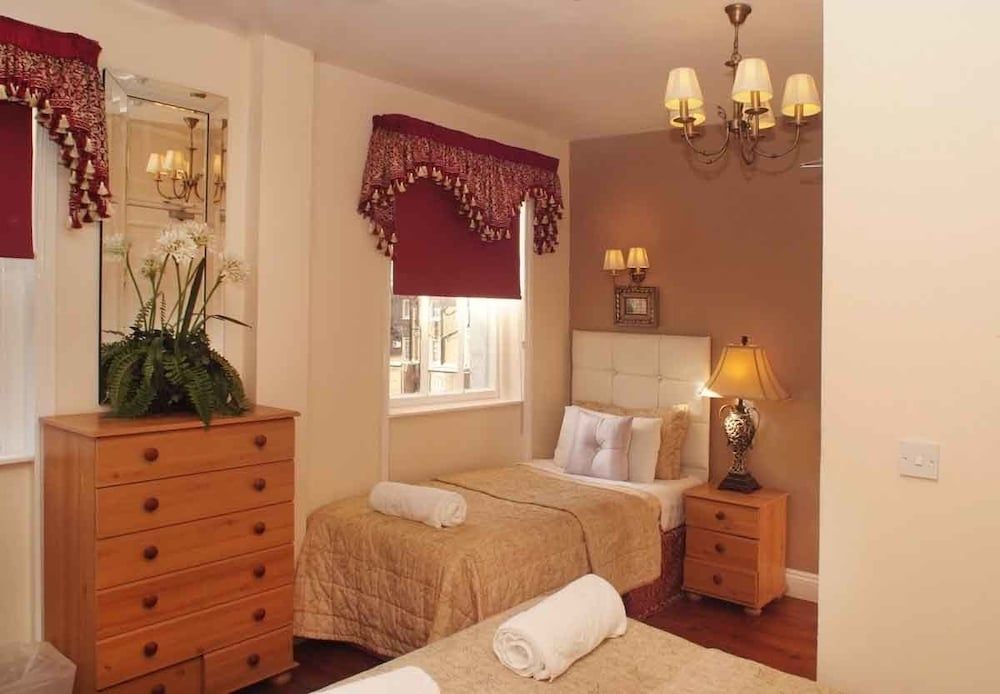 undefined Piccolino Hyde Park Hotel 8