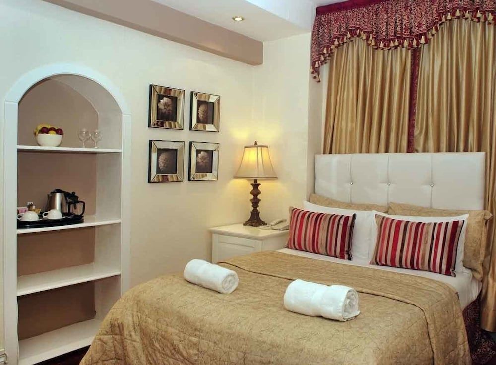 undefined Piccolino Hyde Park Hotel 5