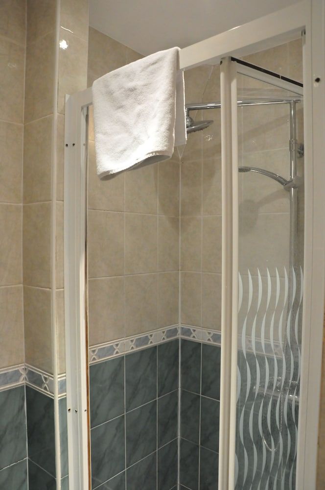 Piccolino Hyde Park Hotel Quadruple Room 13