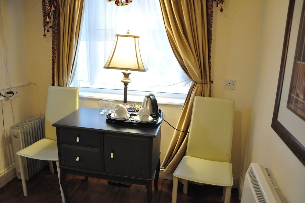 Piccolino Hyde Park Hotel Quadruple Room 9