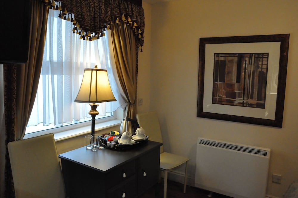 Piccolino Hyde Park Hotel Quadruple Room 10