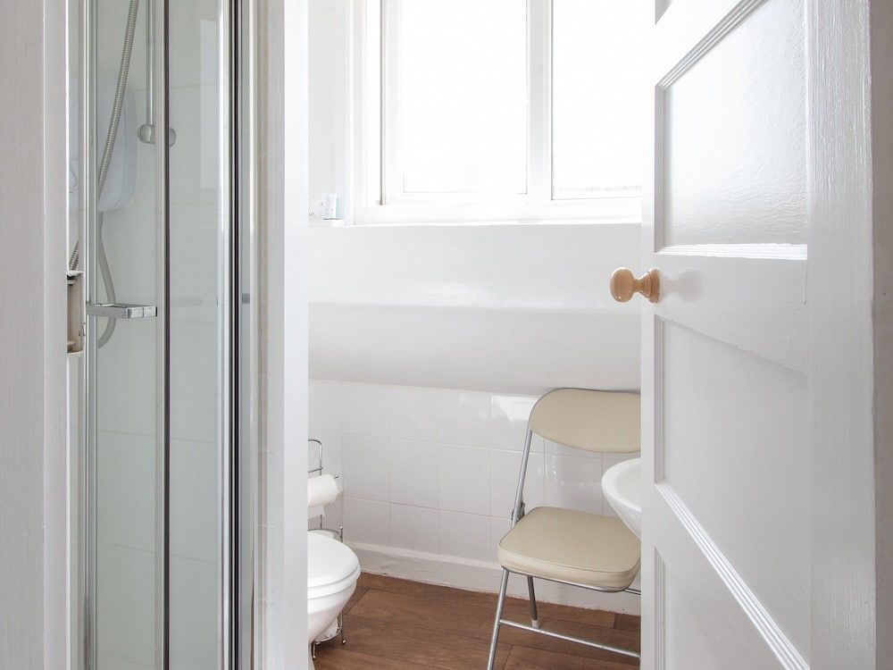 Rosaire Guest House Twin Room, Ensuite (Shower) 3