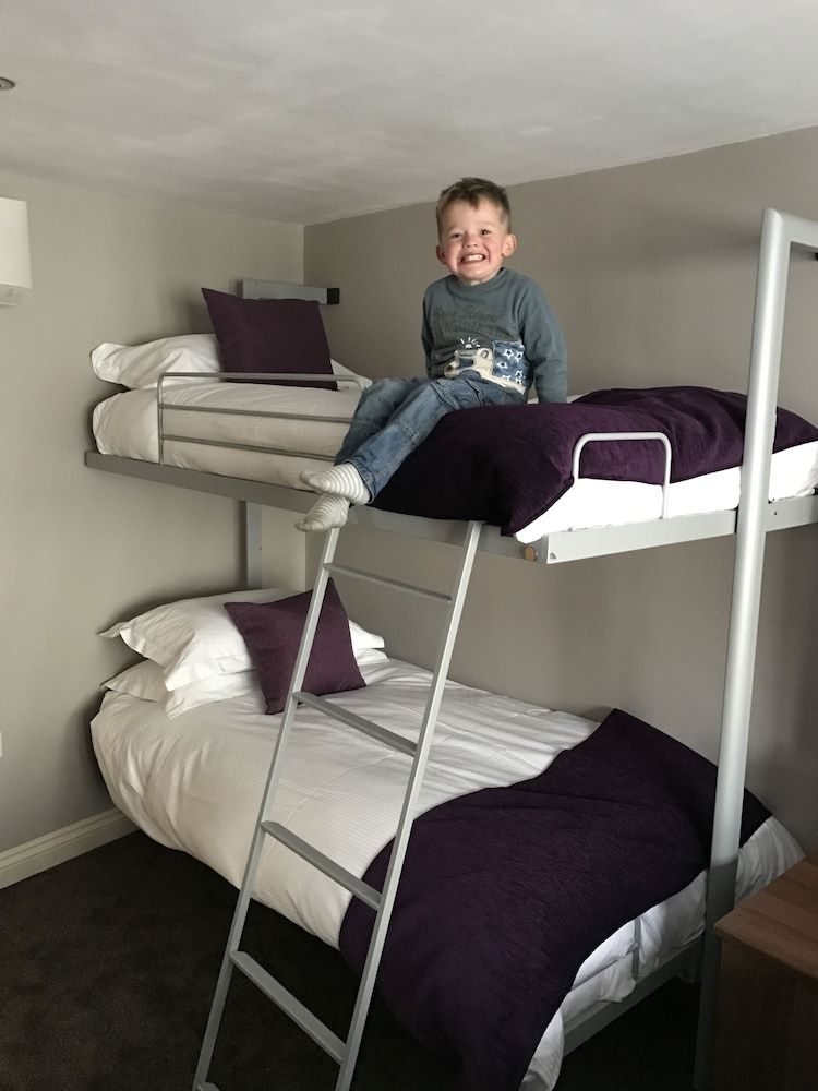 Foundry 34 Family Room, 1 Bedroom 6