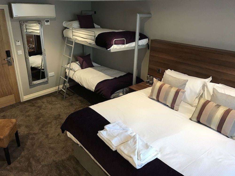 Foundry 34 Family Room, 1 Bedroom 4