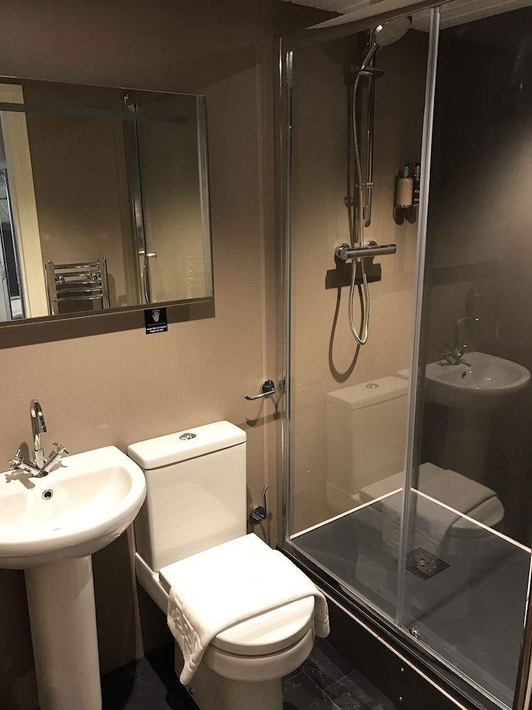 Foundry 34 Family Room, 1 Bedroom 2