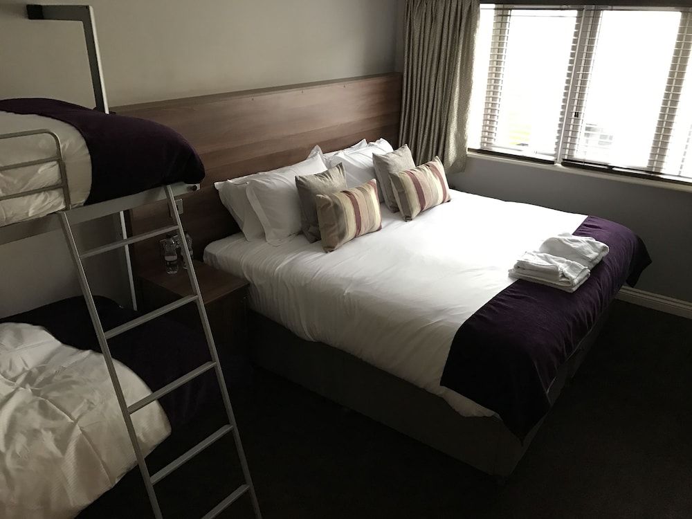 Foundry 34 Family Room, 1 Bedroom 7