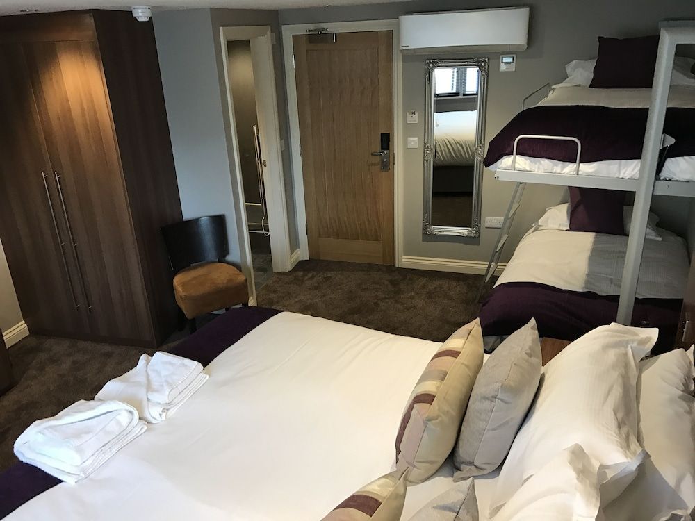 Foundry 34 Family Room, 1 Bedroom 3