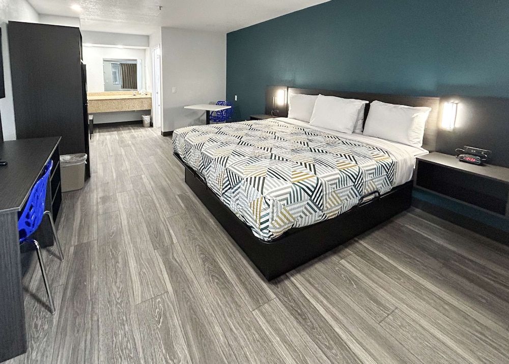 Standard Room, 1 King Bed, Accessible, Non Smoking