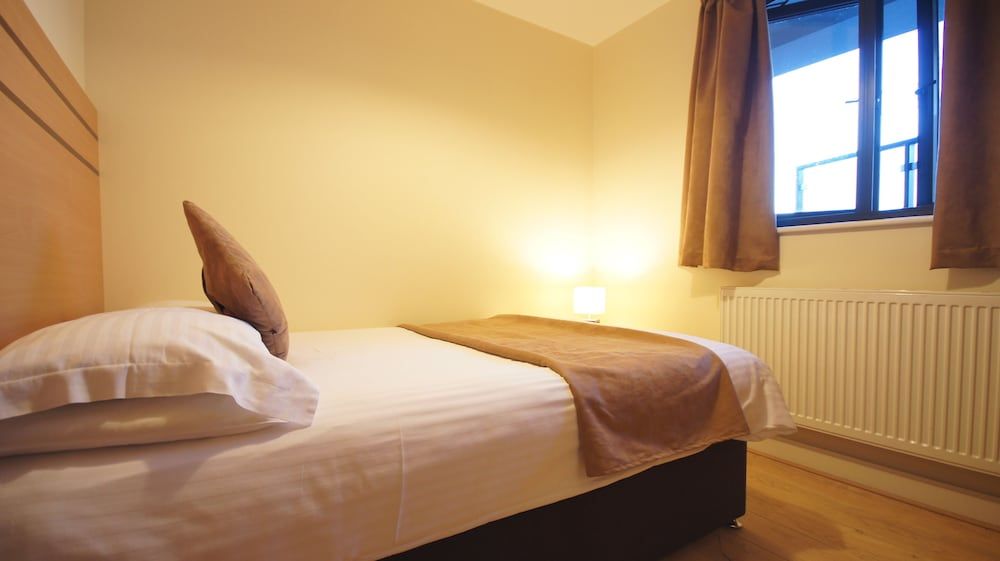 Crompton Court Apartment, 2 Bedrooms