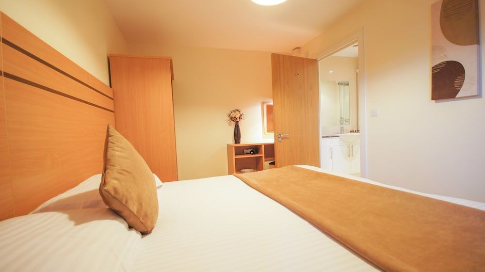 undefined Crompton Court 10