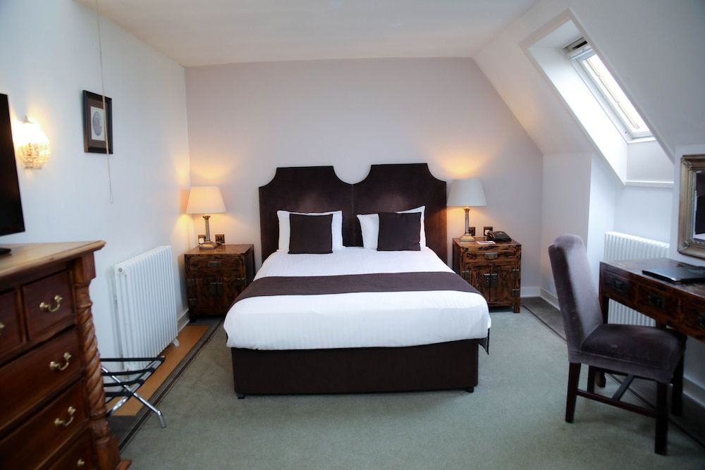 Shendish Manor Hotel & Golf Course Manor House Traditional Double Room 8