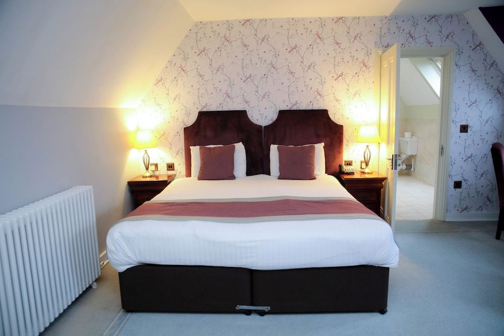 Shendish Manor Hotel & Golf Course Manor House Traditional Double Room 6