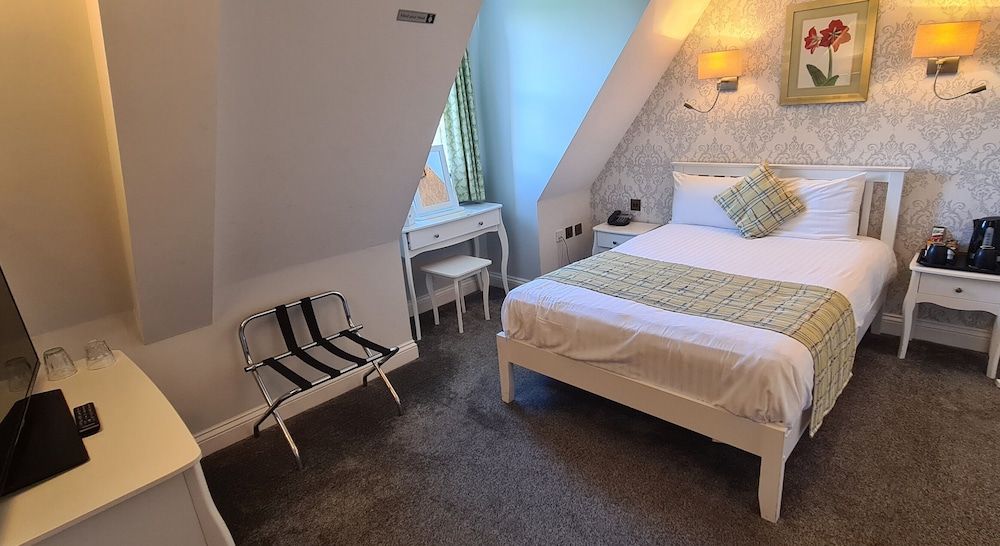 Shendish Manor Hotel & Golf Course Manor House Traditional Double Room 3