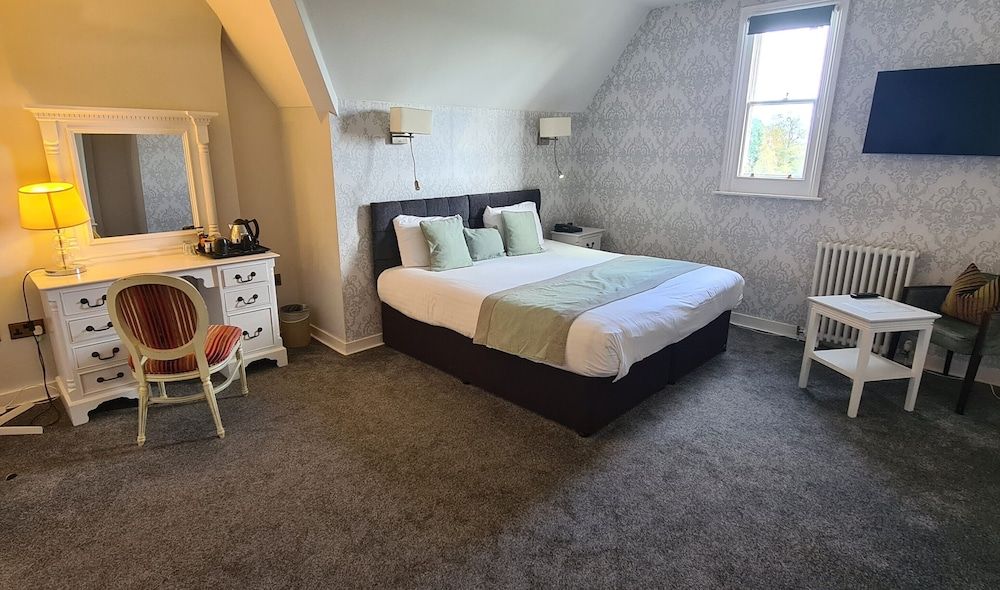 Shendish Manor Hotel & Golf Course Manor House Traditional Double Room 4